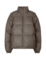SammiMD jacket is a short, padded jacket with high-standing collar, zipper and pockets at sides. The sleeves are removable, for the jacket to be used as a vest.