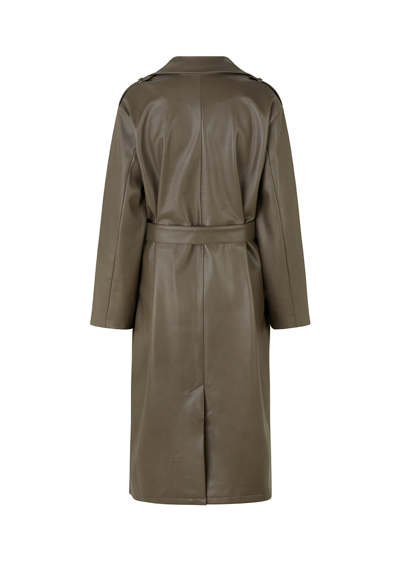 Double-breasted trench coat in imitation leather. SavannahMD coat has a wide collar and notch lapels, removable belt at waist and diagonal pockets. Single back vent. Lined.