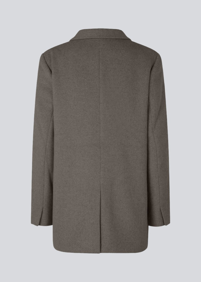 Blazer in brown with an oversized silhouette in a wool weave. SonnyMD jacket has a collar and notch lapels with two buttons in front and flap front pockets. Slit at sleeves and vent in back. Lined.