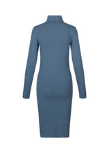 Nice dress with long sleeves and a high neck in the color: Dark Sea. Tanner dress is in a nice cotton/modal quality and has a slim fit. The model is 173 cm and wears a size S/36