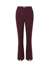 Nice pants in a soft quality with stretch. Tanny slit pants has a simple design with an elasticated waistline and a tight fit. The slit detail at the hem creates more width and effect at the bottom.