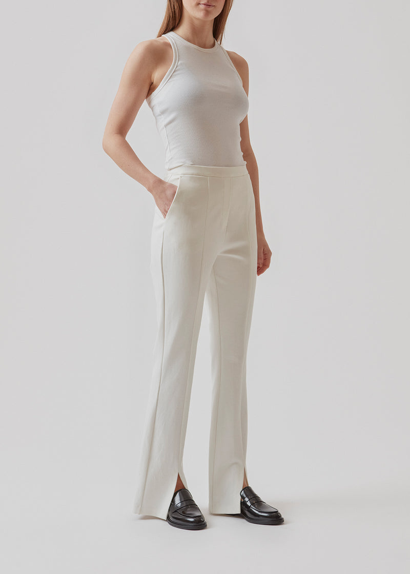 Nice pants in a soft quality with stretch. Tanny slit pants has a simple design with an elasticated waistline and a tight fit. The slit detail at the hem creates more width and effect at the bottom. The model is 173 cm and wears a size S/36