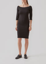 Tansy dress is an off shoulder dress with narrow sleeves. The dress has a clean look and a slim fit. Tansy dress is a knee lenght dress and a basic must-have style in your waredrobe.