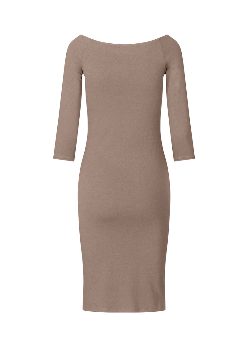 Tansy dress is an off shoulder dress with narrow sleeves. The dress has a clean look and a slim fit. Tansy dress is a knee lenght dress.