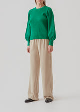 Temma o-neck in green is a knit sweater in a rib structured cotton quality and a slim shape. The knitted sweater has balloon sleeves, that are finished of with wide ribbed trims.