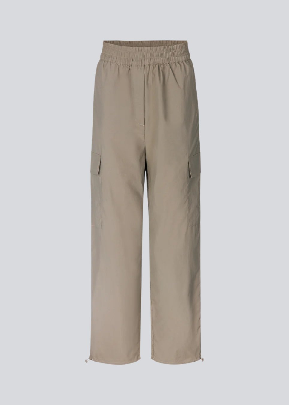 Cargo pants in nylon with elastic waistline and adjustable hems with elastic drawstrings. TrentMD pants have patch pockets on the legs. In Spring Stone.  This is the same model as our popular pants AmayaMD pants. Just in a thicker material, perfect for fall and winter. 