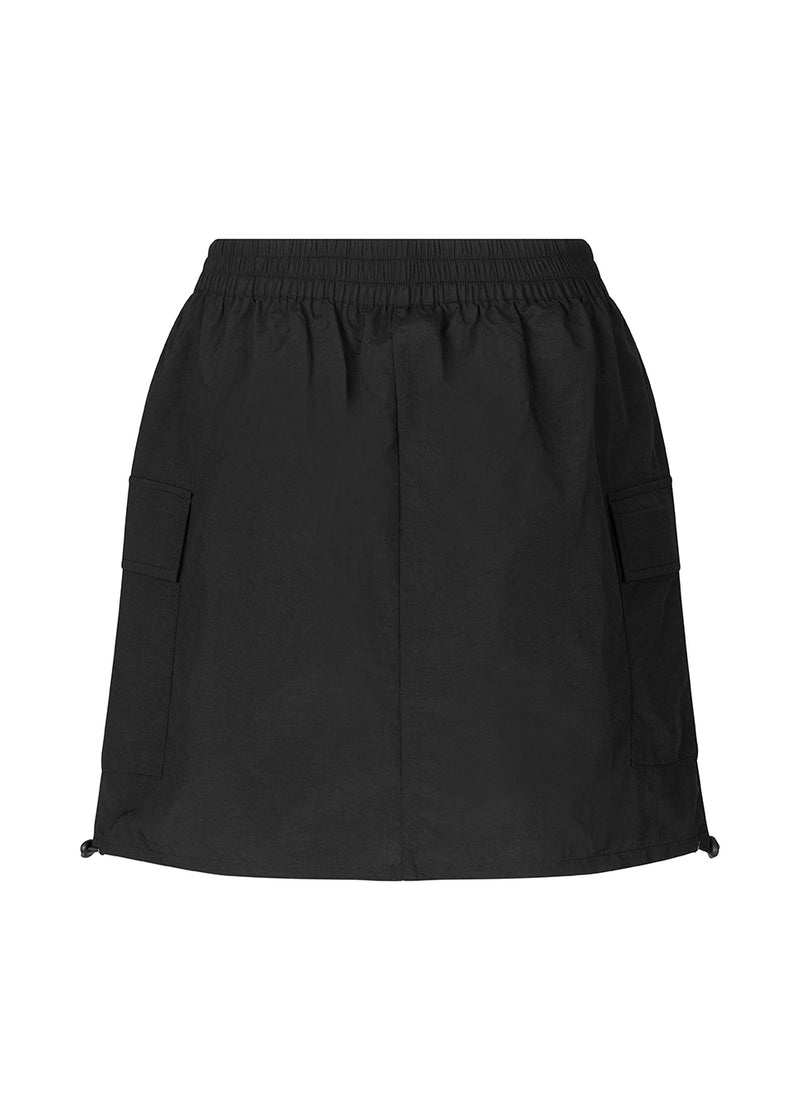 Short skirt in nylon with elastic waist and adjustable hems with elastic drawstrings. TrentMD skirt has two patch pockets and vertical cutlines on front and back.