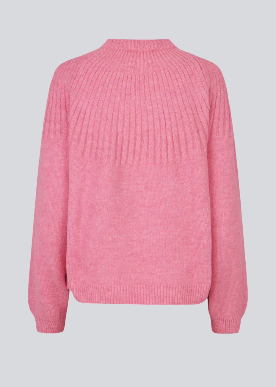 Perfect knit in pink with pattern and rib edge at the sleeves, neck and bottom. The model is 174 cm and wears a size S/36