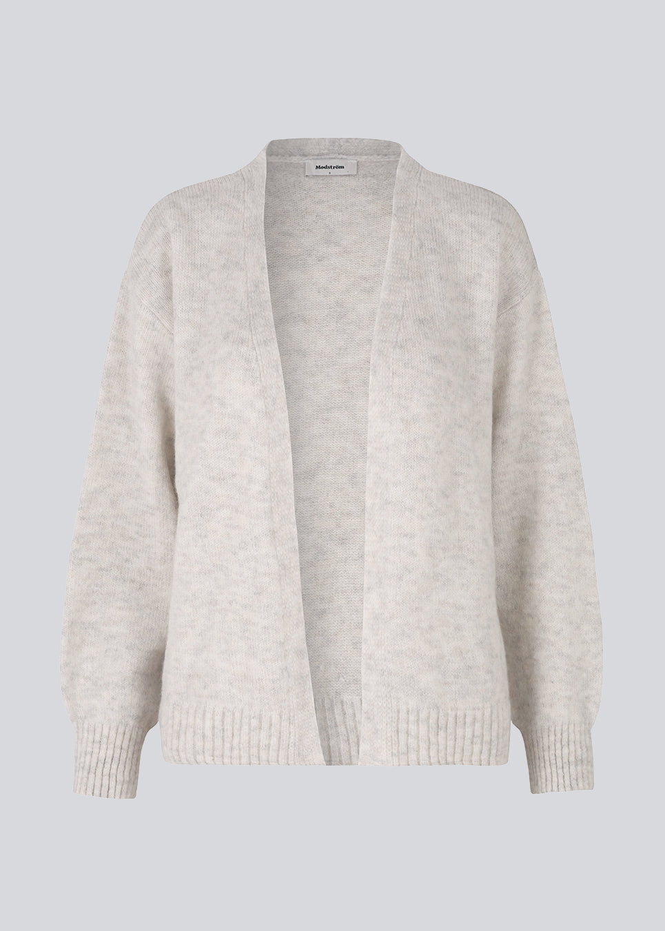 Perfect knit with pattern at the chest and ribbed edges at the sleeves, neck and bottom.