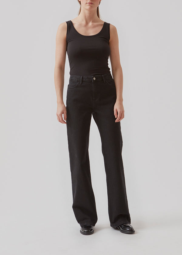 Nice and classic basic top with wide straps and in a tight fit. Tulla is a must have for any wardrobe and a Modström bestseller every season.
