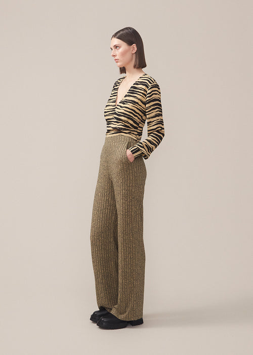 Melange knit pants with a relaxed shape. BeckMD pants are made from a stretchy, rib-knitted quality with wide legs and covered elasticated waist. Matching top is available here: BeckMD top.
